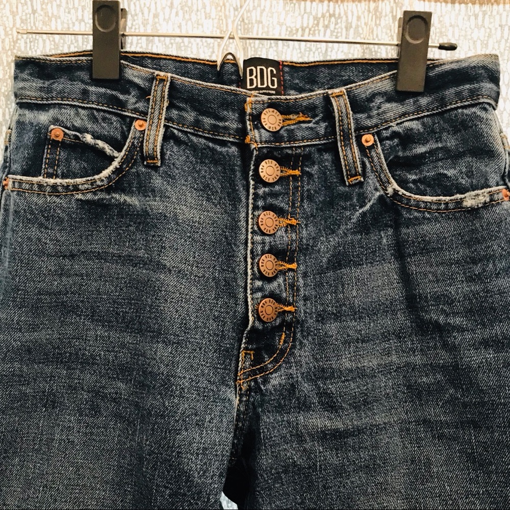 BDG - High Waisted Frayed Ankle Jeans